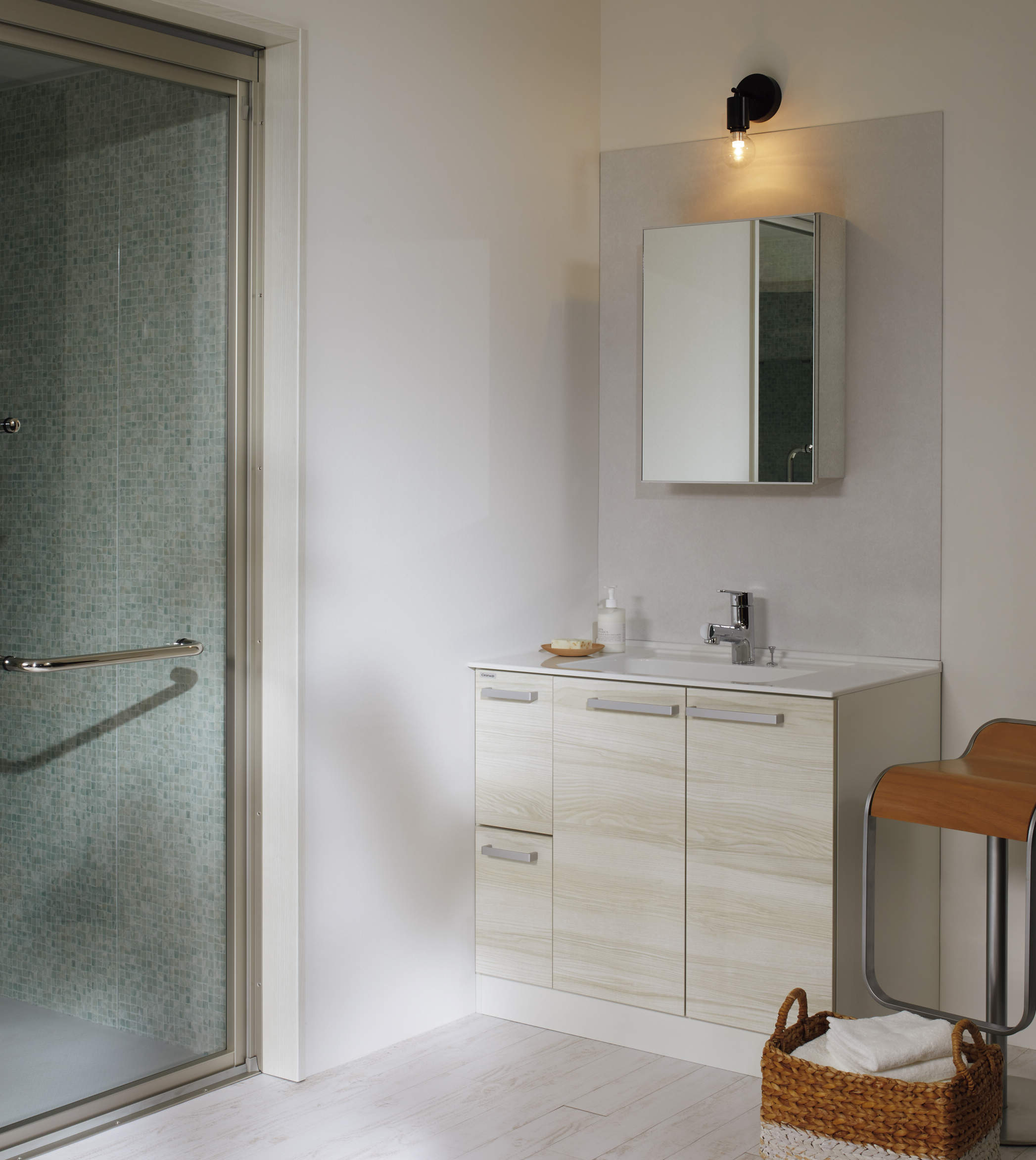 少し暗い洗面所